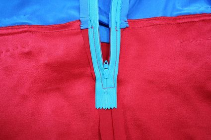 29 Superman-Costume-Inside-Close-Up-Zipper-Back-Waist x425