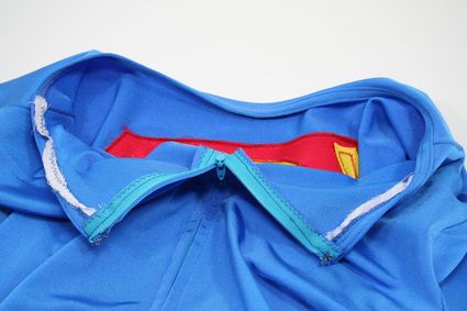 32 Superman-Costume-Close-Up-Inside-Collar-Rear-Detail x425