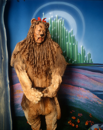Wizard-of-Oz-Cowardly-Lion-Original-Costume-Prop-Museum-of-Television-AMPAS-Hollywood-History-Museum-x400