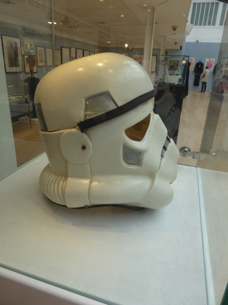 Christies-Withdrawn-Prototype-Stormtrooper-Helmet-Prop-Star-Wars-A-New-Hope-Andrew-Ainsworth-Preview-03-x600