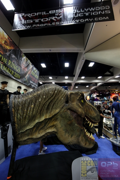 San-Diego-Comic-Con-2014-Profiles-In-History-TV-Movie-Prop-Costume-Exhibit-Auction-Preview-Photos-01-RSJ