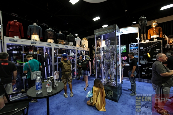 San-Diego-Comic-Con-2014-Prop-Store-London-TV-Movie-Prop-Costume-Exhibit-Auction-Preview-Photos-001-RSJ