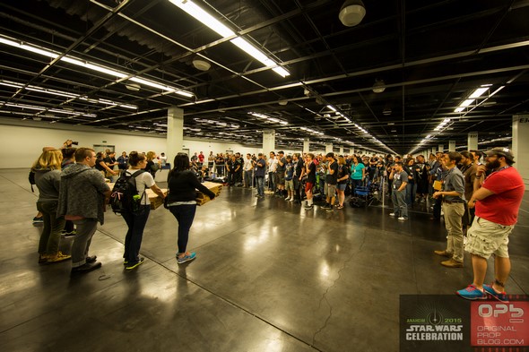 Star-Wars-Celebration-Anaheim-2015-Wednesday-Photos-Line-Badges-Tickets-Info-01-RSJ