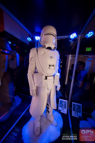 Star-Wars-Celebration-The-Force-Awakens-Props-Costumes-Exhibit-Characters-Models-101-RSJ
