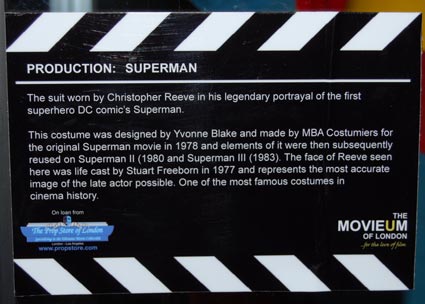 prop-store-collection-superman-costume-movieum-02-x425