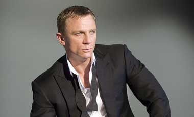 daniel-craig-james-bond-007-tuxedo-great-british-movie-event-x380.jpg