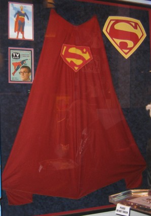 antiquities-superman-george-reeve-cape-01-x425