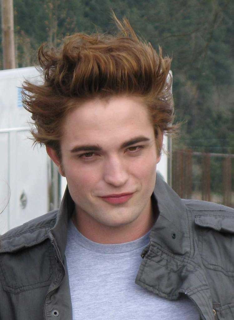 robert pattinson twilight edward cullen. Edward Cullen (Člen rodiny