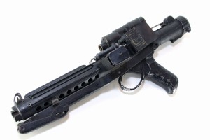 star-wars-a-new-hope-imperial-stormtrooper-blaster-e-11-sterling-original-prop-03-x300 star-wars-a-new-hope-imperial-stormtrooper-blaster-e-11-sterling-original-prop-03-x300