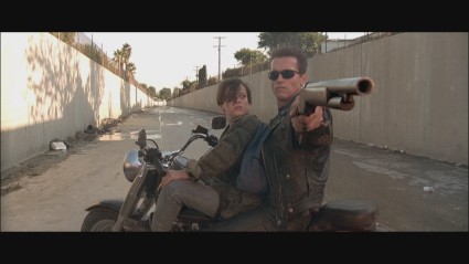 terminator-2-hd-screencapture-shotgun-movie-prop-17-x425 terminator-2-hd-screencapture-shotgun-movie-prop-17-x425