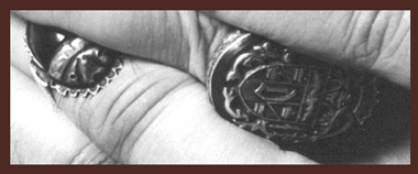 forry-ackerman-dracula-ring-profiles-in-history-comparison-analysis-estate-auction-update-x380 forry-ackerman-dracula-ring-profiles-in-history-comparison-analysis-estate-auction-update-x380