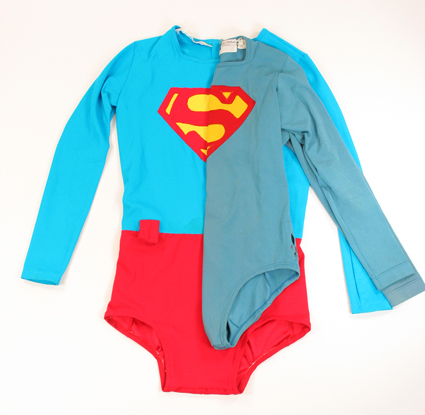 warner-bros-superman-costume-compare-super-hollywood-size-comp-01x425 warner-bros-superman-costume-compare-super-hollywood-size-comp-01x425