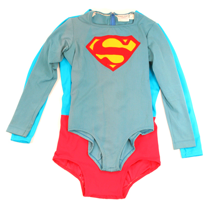 warner-bros-superman-costume-compare-super-hollywood-size-comp-02x425 warner-bros-superman-costume-compare-super-hollywood-size-comp-02x425
