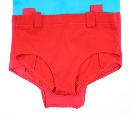 warner-bros-superman-costume-compare-super-hollywood-size-comp-04x425 warner-bros-superman-costume-compare-super-hollywood-size-comp-04x425