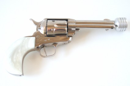 kill-bill-original-movie-prop-revolver-david-carradine-01-x425