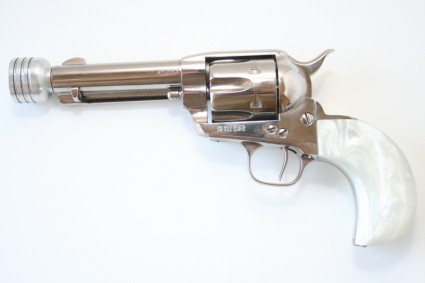 kill-bill-original-movie-prop-revolver-david-carradine-03-x425