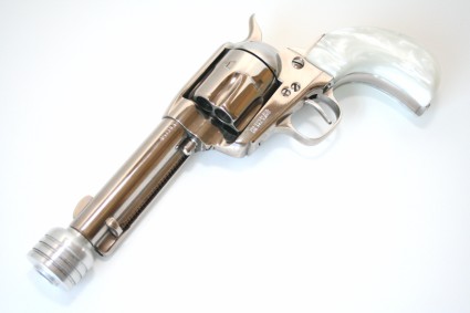 kill-bill-original-movie-prop-revolver-david-carradine-04-x425