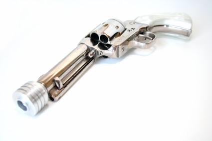 kill-bill-original-movie-prop-revolver-david-carradine-05-x425