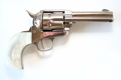 kill-bill-original-movie-prop-revolver-david-carradine-06-x425