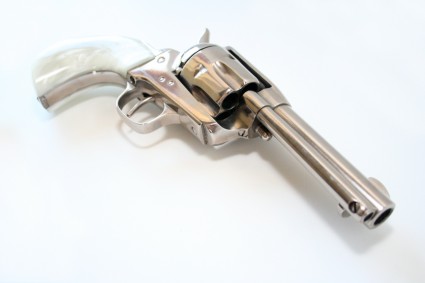 kill-bill-original-movie-prop-revolver-david-carradine-07-x425