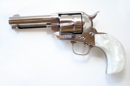 kill-bill-original-movie-prop-revolver-david-carradine-08-x425