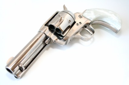 kill-bill-original-movie-prop-revolver-david-carradine-09-x425