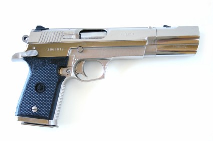 kill-bill-the-bride-original-prop-pistol-01-x425