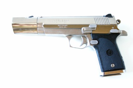 kill-bill-the-bride-original-prop-pistol-04-x425