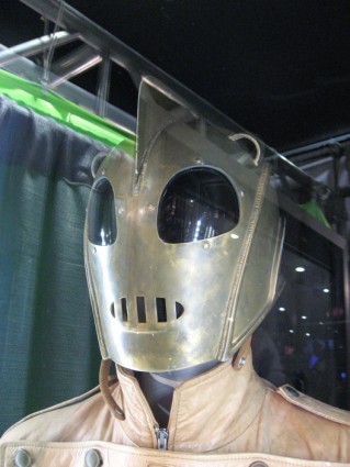 San-Diego-Comic-Con-Original-Disney-Rocketeer-Costume-03 [x425]