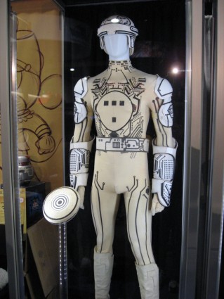 San-Diego-Comic-Con-Original-Disney-TRON-Costume-01 [x425]