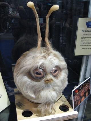 San-Diego-Comic-Con-Prop-Store-Of-London-Original-Prop-23 [x425]