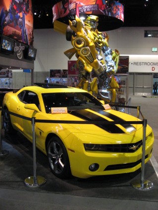 San-Diego-Comic-Con-Transformers-Bumblebee-Camaro [x425]