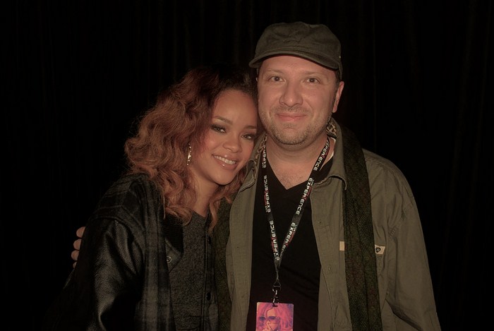 Rihanna-Live-Concert-Performance-Review-O2-Arena-London-December-20-2011-001