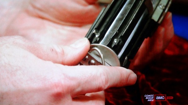 Comic-Book-Men-Star-Wars-Luke-Lightsaber-Authentication-01-x600