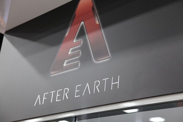 San-Diego-Comic-Con-2012-Movie-Props-Displays-After-Earth-01
