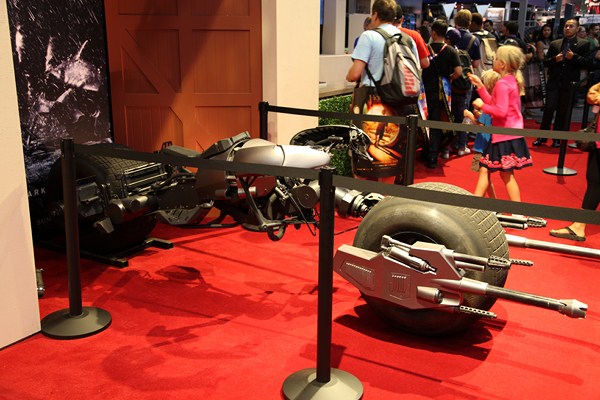 San-Diego-Comic-Con-2012-Movie-Props-Displays-Dark-Knight-Batpod-01