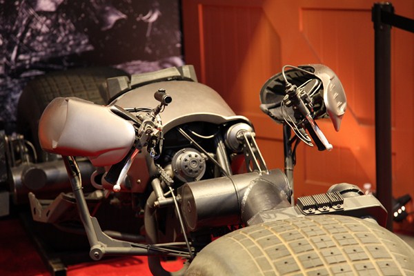 San-Diego-Comic-Con-2012-Movie-Props-Displays-Dark-Knight-Batpod-04
