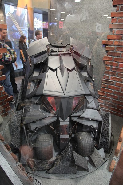 San-Diego-Comic-Con-2012-Movie-Props-Displays-Dark-Knight-Mini-Tumbler-01