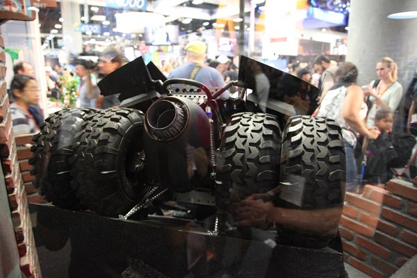 San-Diego-Comic-Con-2012-Movie-Props-Displays-Dark-Knight-Mini-Tumbler-05