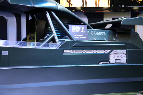 San-Diego-Comic-Con-2012-Movie-Props-Displays-James-Bond-04