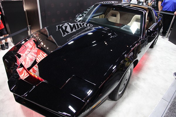 San-Diego-Comic-Con-2012-Movie-Props-Displays-Knight-Rider-KITT-01