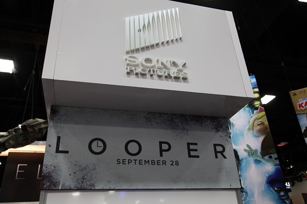 San-Diego-Comic-Con-2012-Movie-Props-Displays-Looper-01