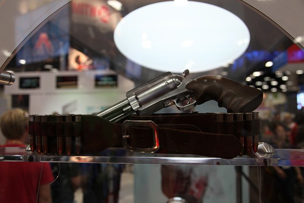 San-Diego-Comic-Con-2012-Movie-Props-Displays-Looper-01