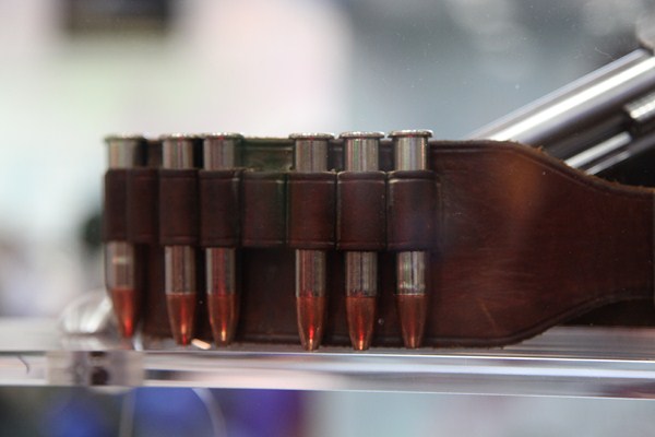 San-Diego-Comic-Con-2012-Movie-Props-Displays-Looper-01