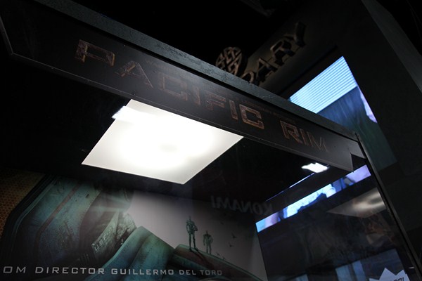 San-Diego-Comic-Con-2012-Movie-Props-Displays-Pacific-Rim-01
