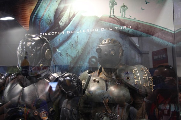 San-Diego-Comic-Con-2012-Movie-Props-Displays-Pacific-Rim-01