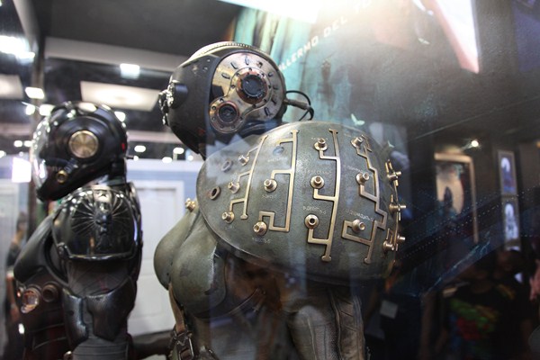 San-Diego-Comic-Con-2012-Movie-Props-Displays-Pacific-Rim-01