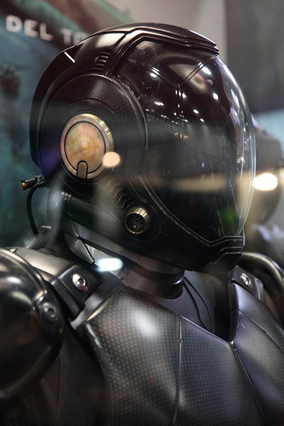 San-Diego-Comic-Con-2012-Movie-Props-Displays-Pacific-Rim-01