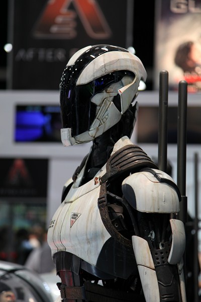 San-Diego-Comic-Con-2012-Movie-Props-Displays-Total-Recall-01