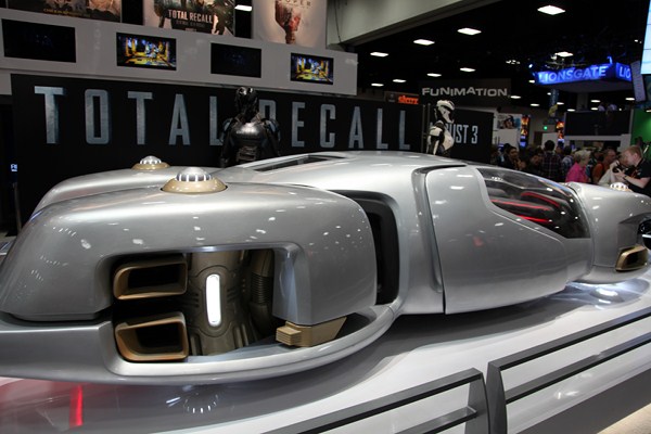 San-Diego-Comic-Con-2012-Movie-Props-Displays-Total-Recall-01